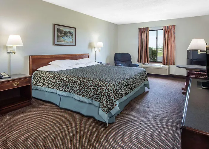Hotel Days By Wyndham Pontoon 2*