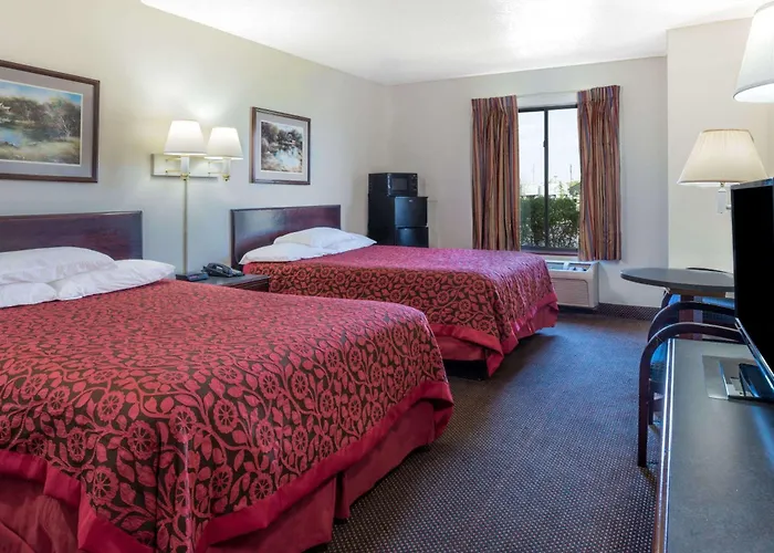 Days By Wyndham Pontoon Hotel 2*