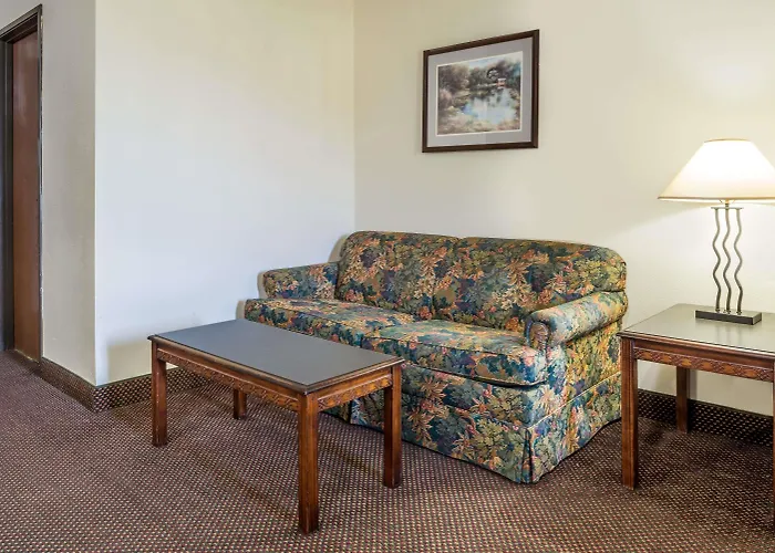 Days By Wyndham Pontoon Hotel